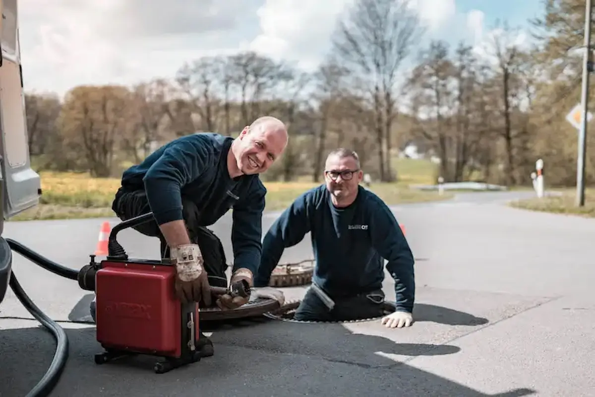 Das Team der Kanal- und Rohrreinigung OT im Einsatz